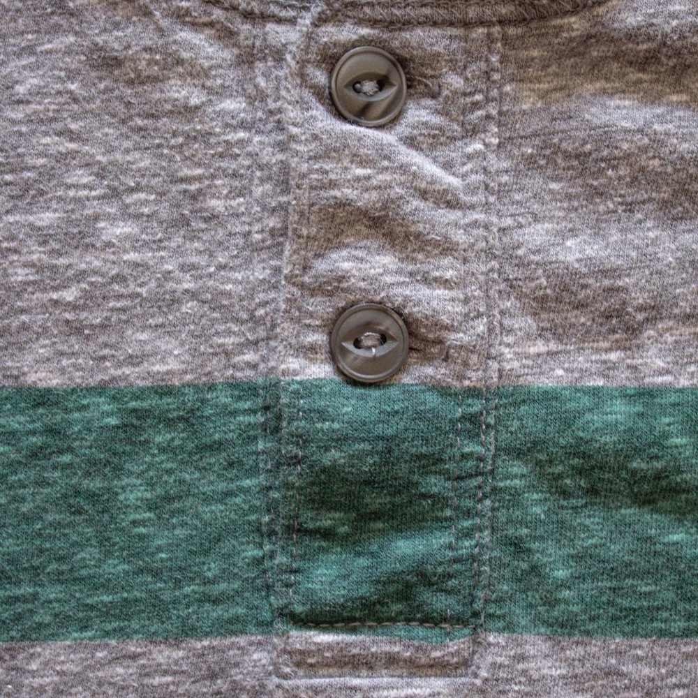 American Eagle Outfitter - Henley Style Grey Striped Short-sleeved Tee - Mens S - Picture 5 of 7